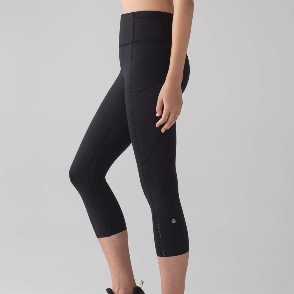 Lululemon Black Fast and Free Cropped Activewear Leggings Used Size 4
